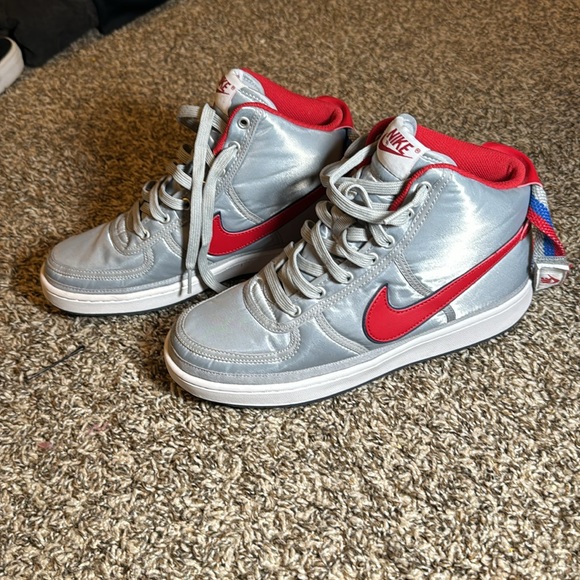 Nike Vandal High Supreme Air Force 1
Metallic Silver - Picture 3 of 5